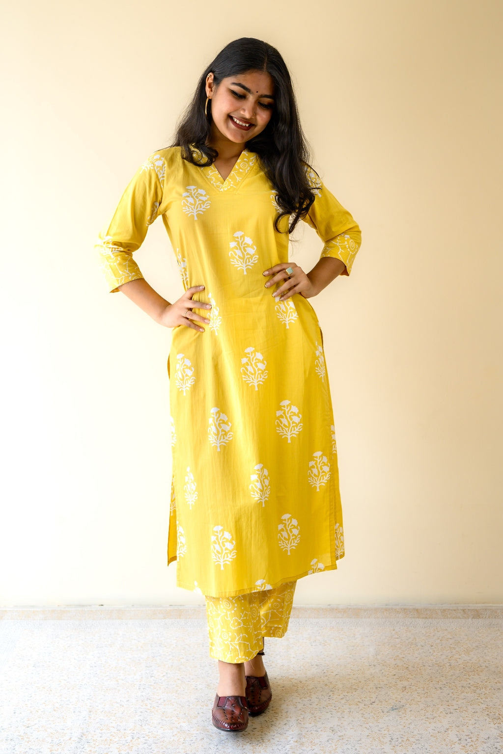 Set of 2- Jamanthi on Yellow Sanganeri Collar Kurta & Pants Set