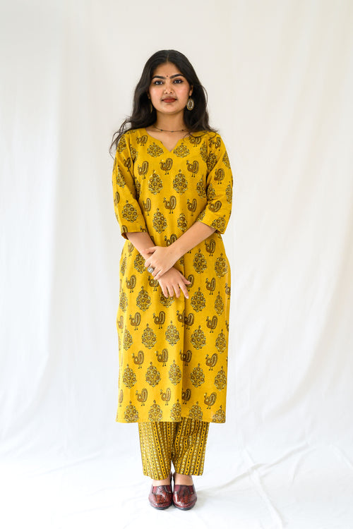 Set of 2- Hemali Ajrakh Cotton Kurta & Pants Set