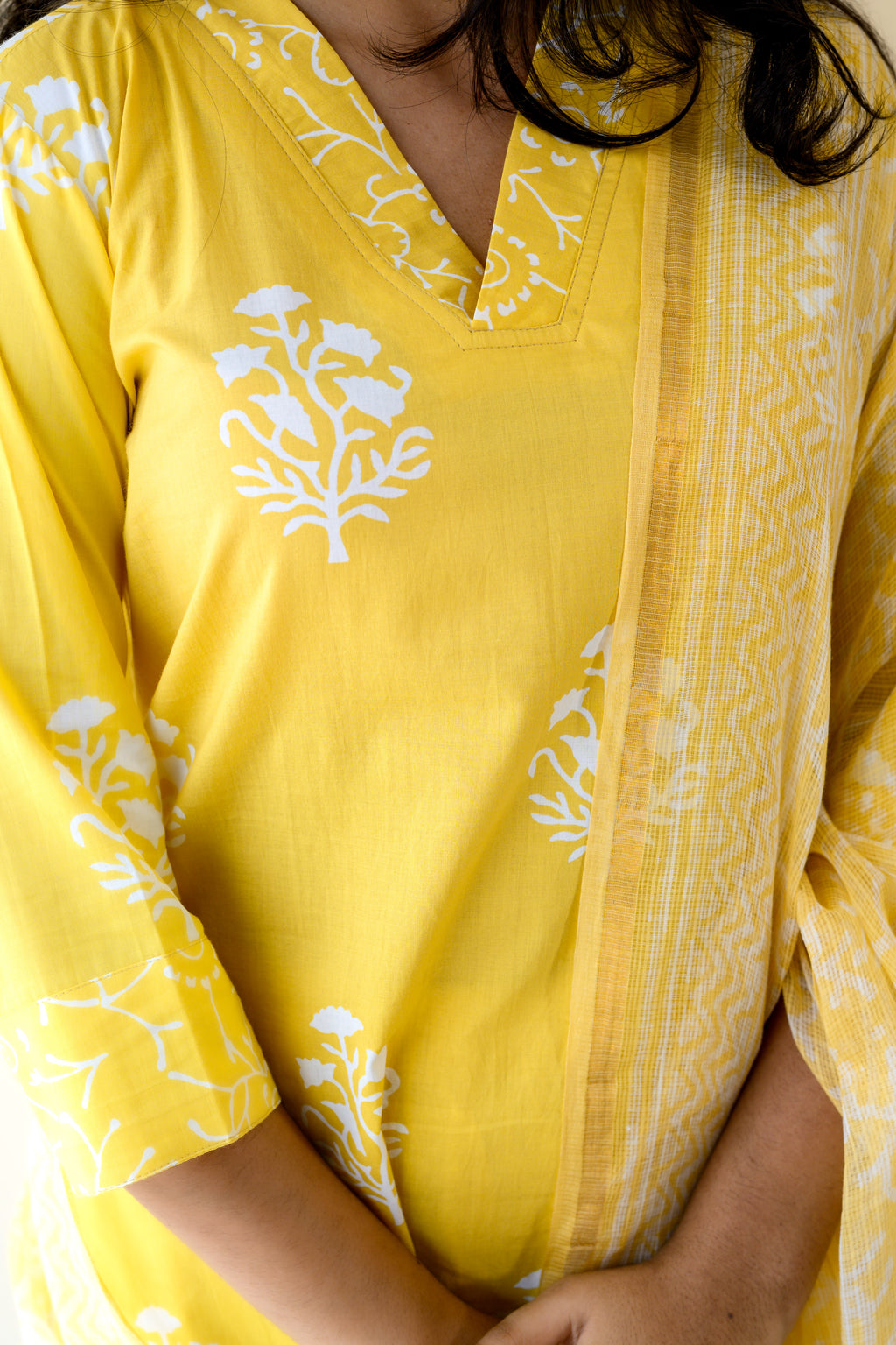 Set of 2- Jamanthi on Yellow Sanganeri Collar Kurta & Pants Set