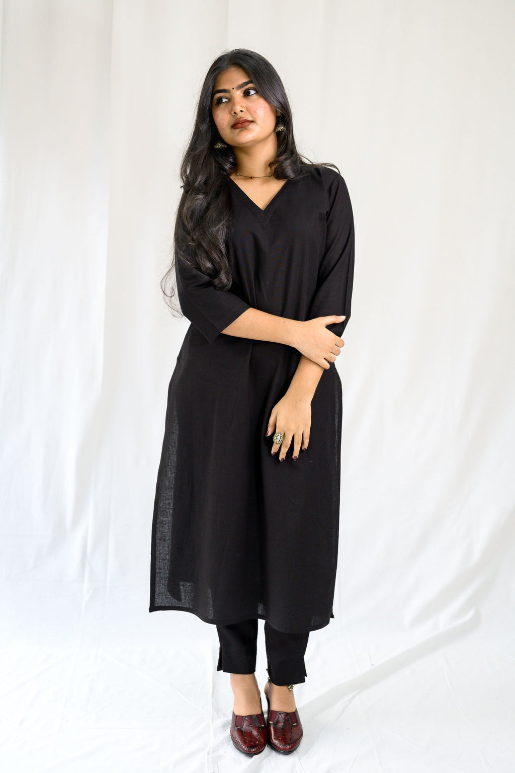 Set of 2- Black Cotton Flax V Neck Kurta & Pants Set