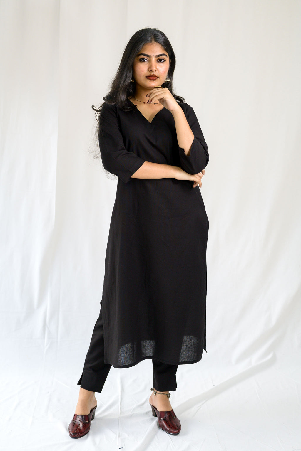 Set of 2- Black Cotton Flax V Neck Kurta & Pants Set