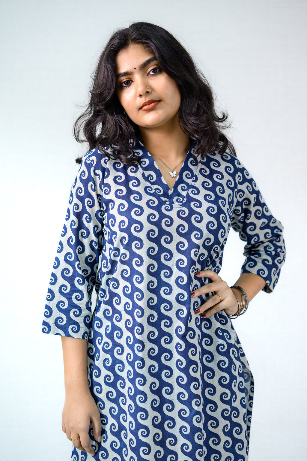 Set of 2- Hansini Indigo Dabu Cotton Kurta & Pants