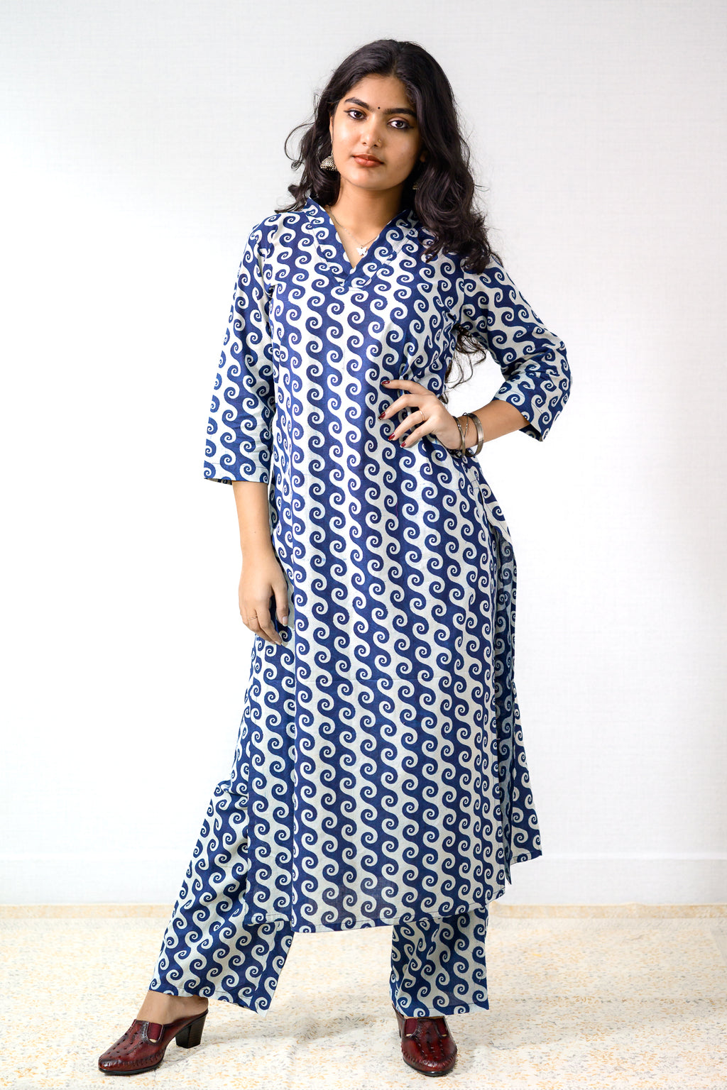 Set of 2- Hansini Indigo Dabu Cotton Kurta & Pants