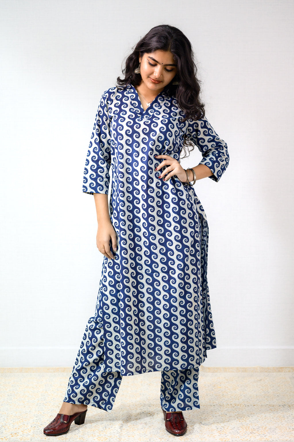 Set of 2- Hansini Indigo Dabu Cotton Kurta & Pants