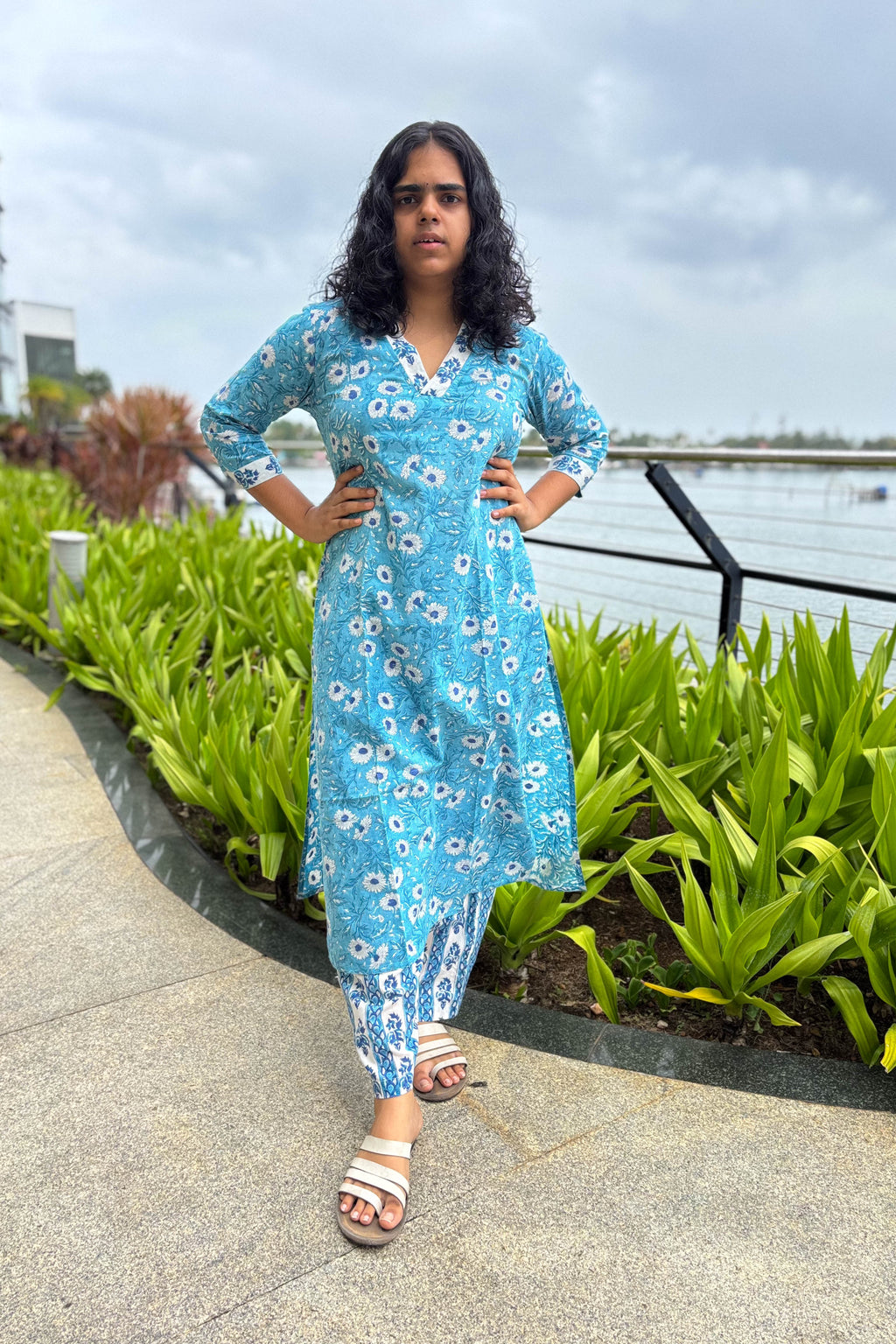 Set of 2- Sorai Sanganeri Straight Kurta & Straight Pants