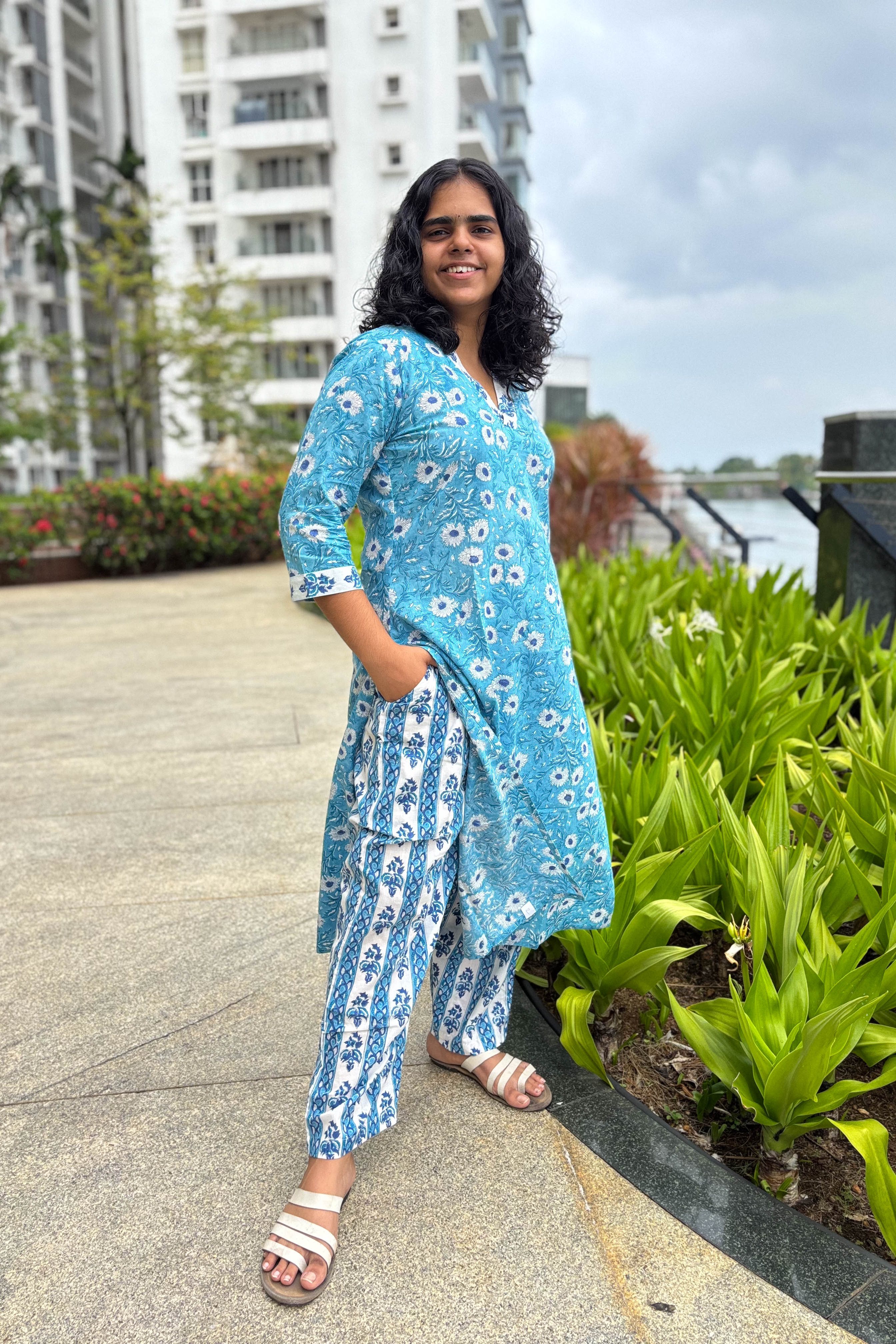 Set of 2- Sorai Sanganeri Straight Kurta & Straight Pants