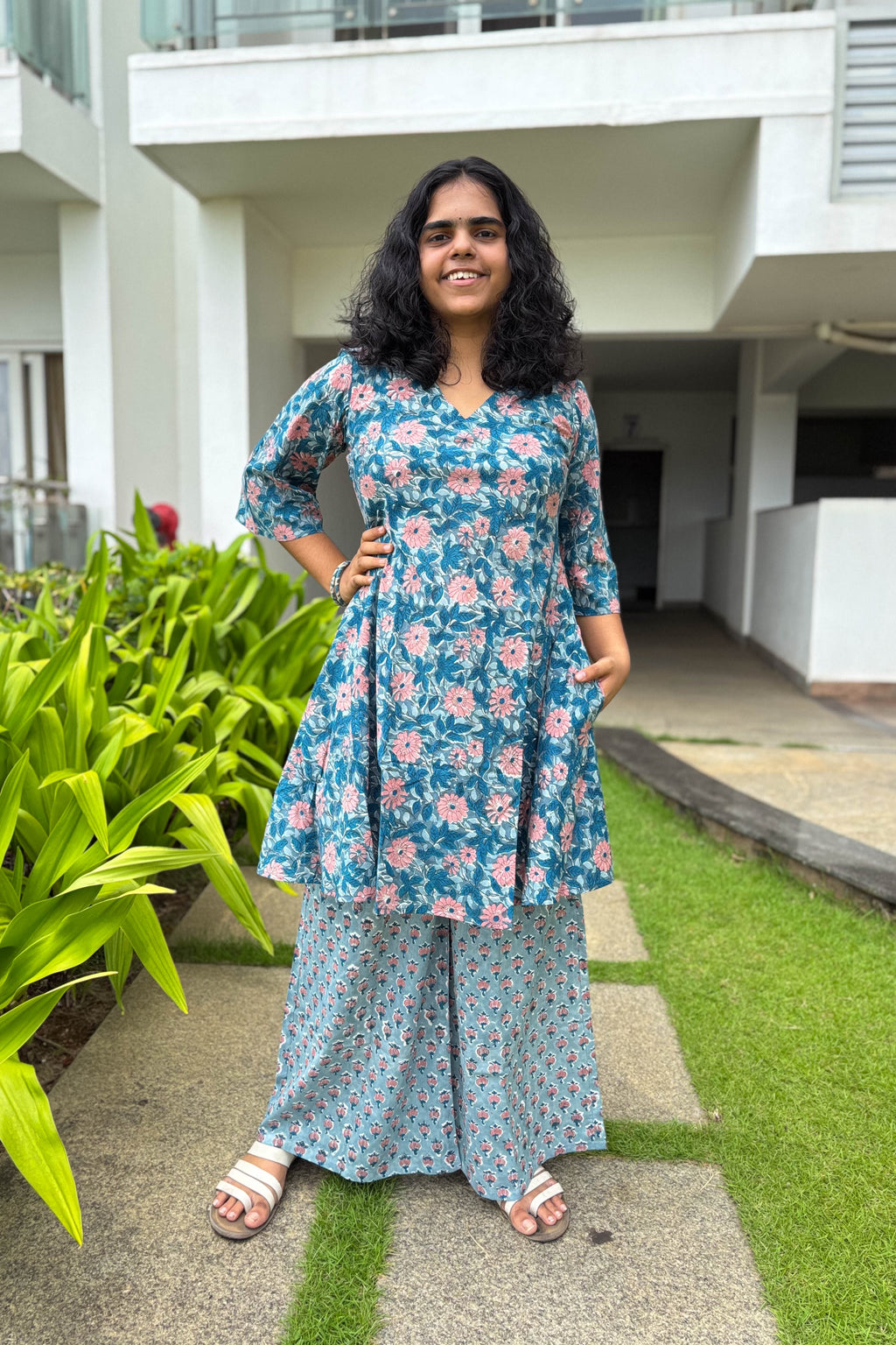 Set of 2- Miwa Sanganeri Short Top & Parallel Pants