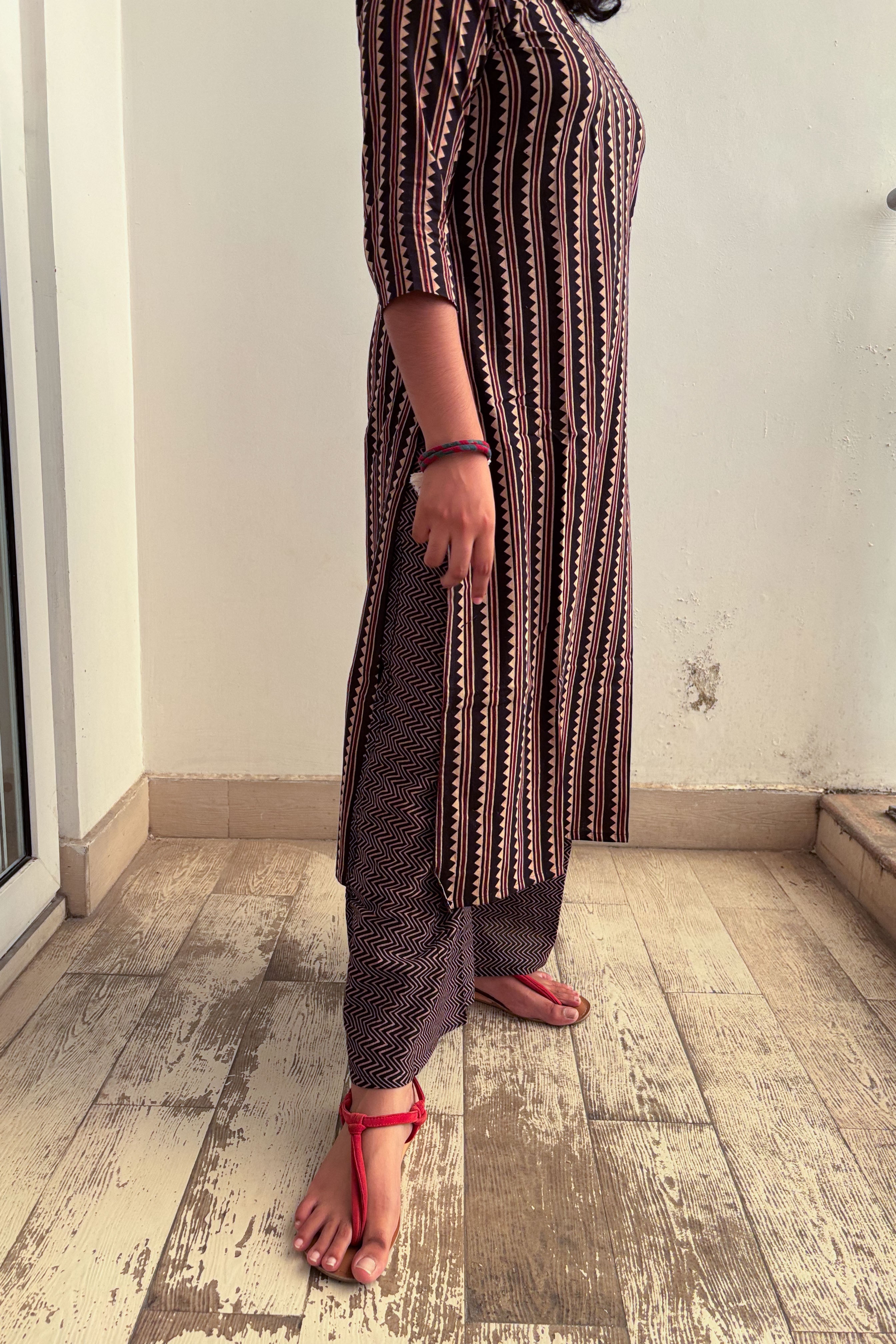 Varagini Black Straight Cut Kurta