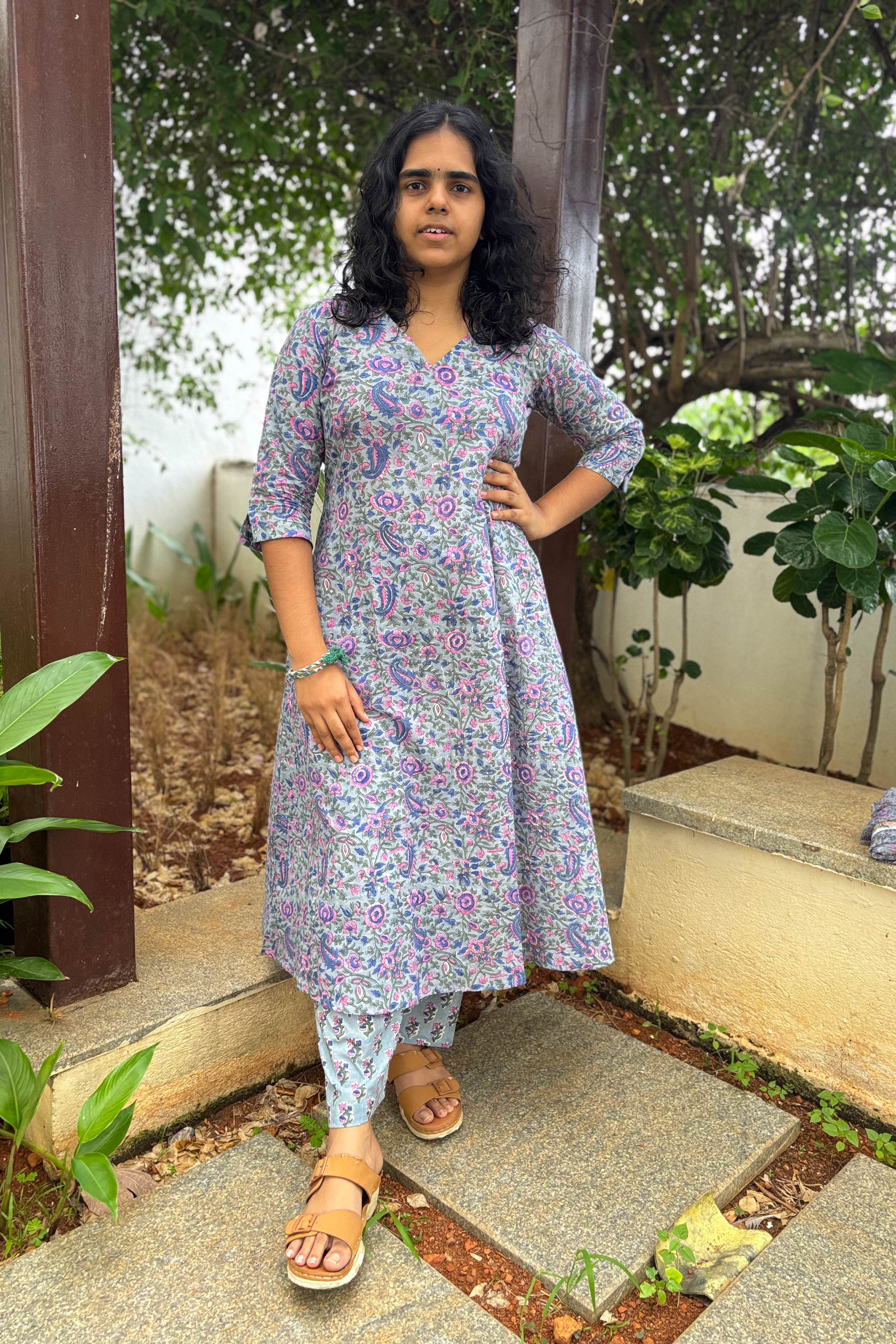 Set of 2- Aomi Sanganeri Aline Kurta & Pants