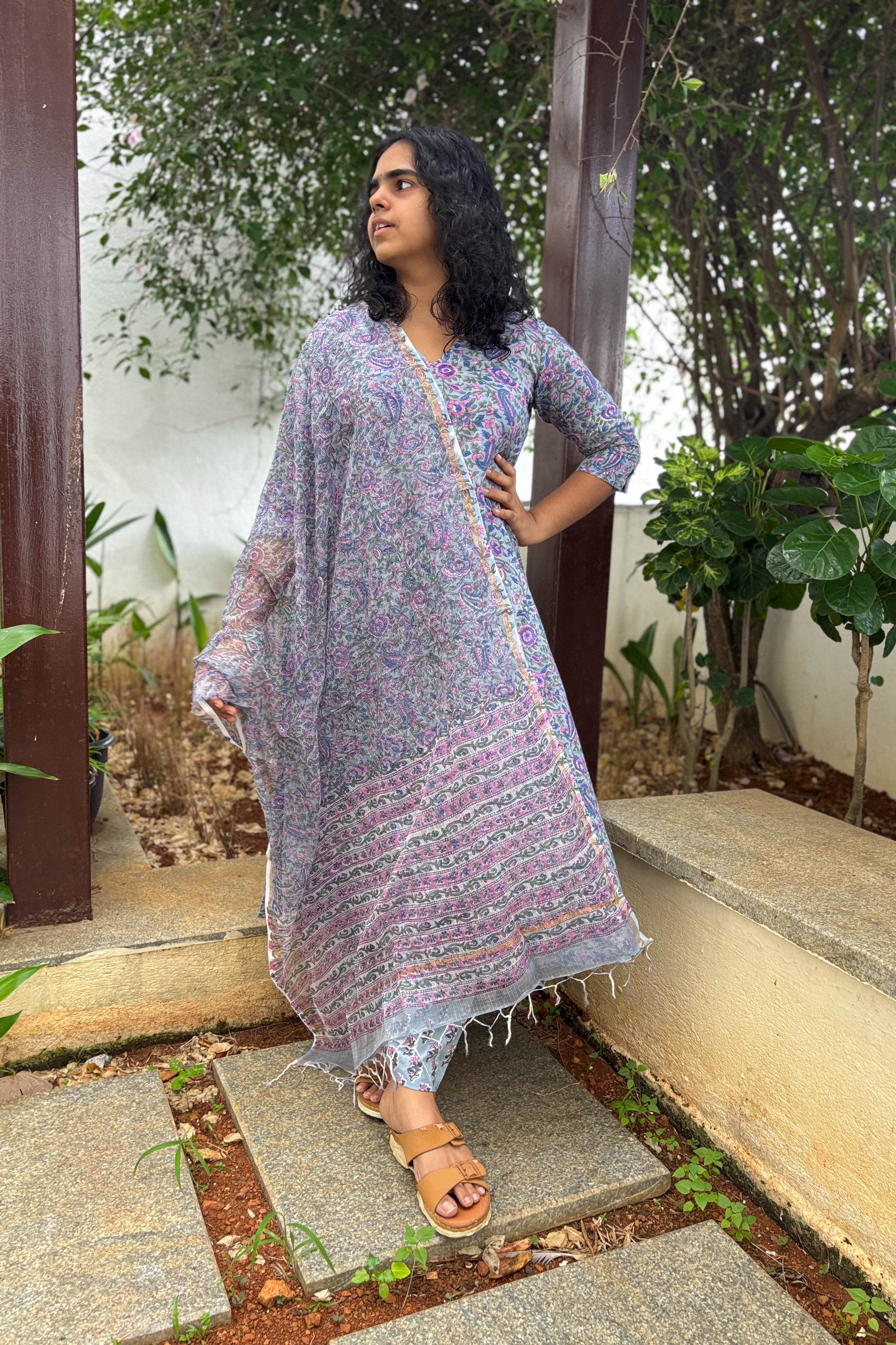 Set of 2- Aomi Sanganeri Aline Kurta & Pants