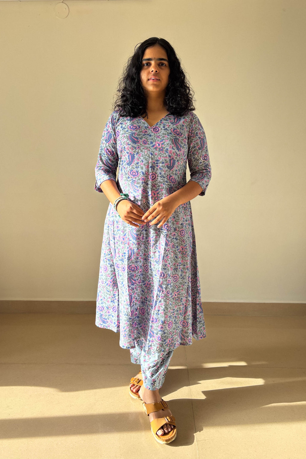 Set of 2- Aomi Sanganeri Aline Kurta & Pants
