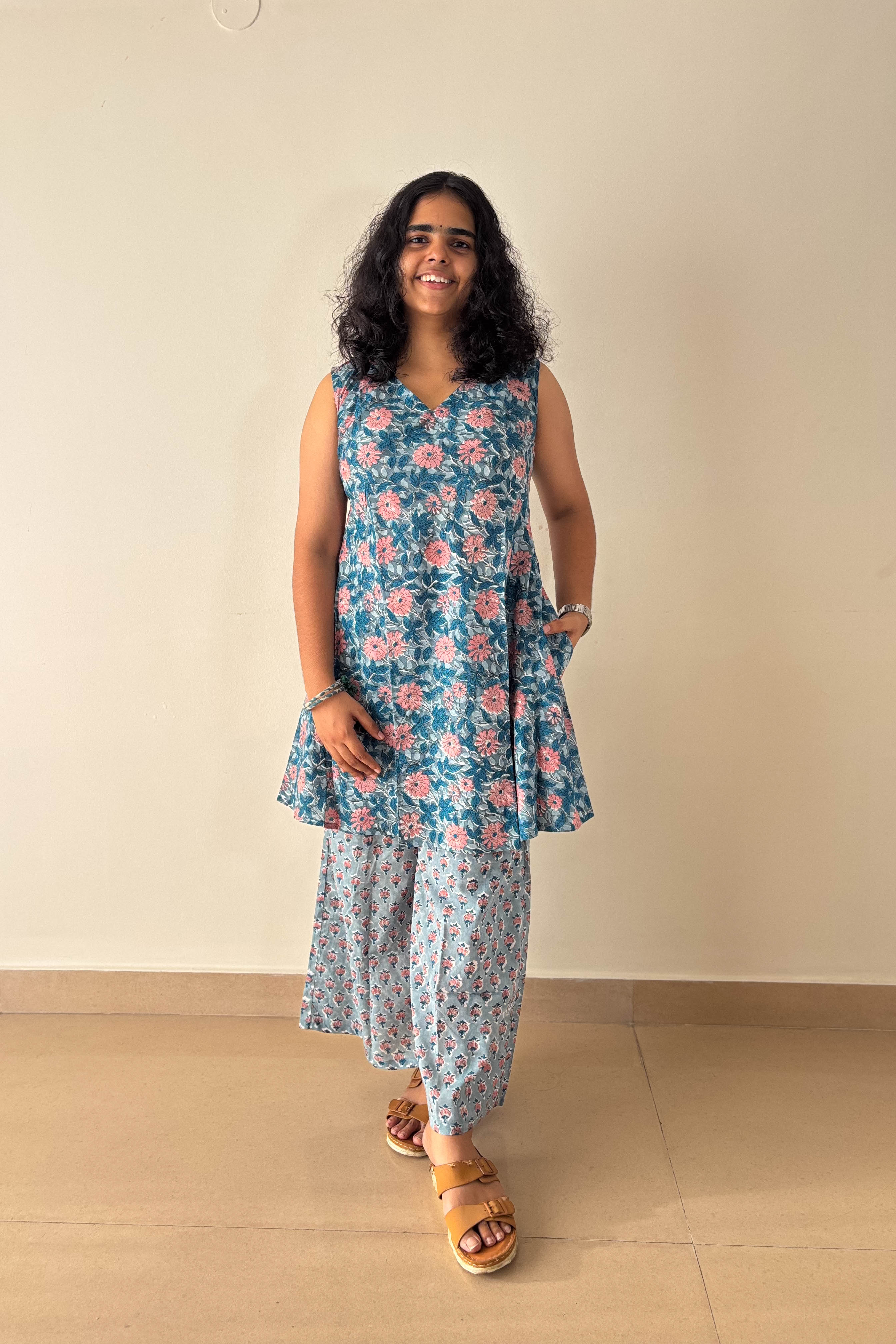 Set of 2- Asagi Sanganeri Short Top & Parallel Pants