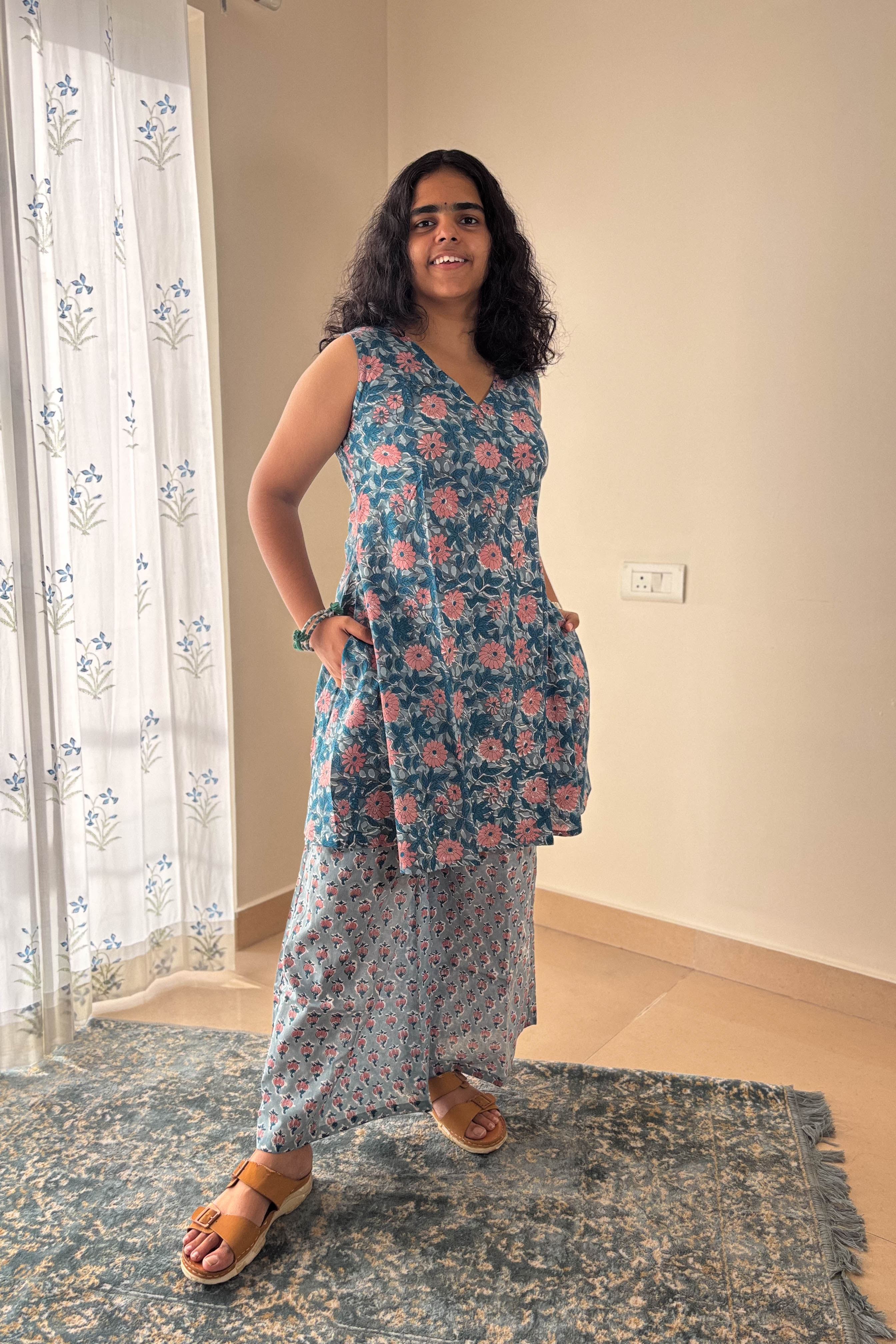 Set of 2- Asagi Sanganeri Short Top & Parallel Pants