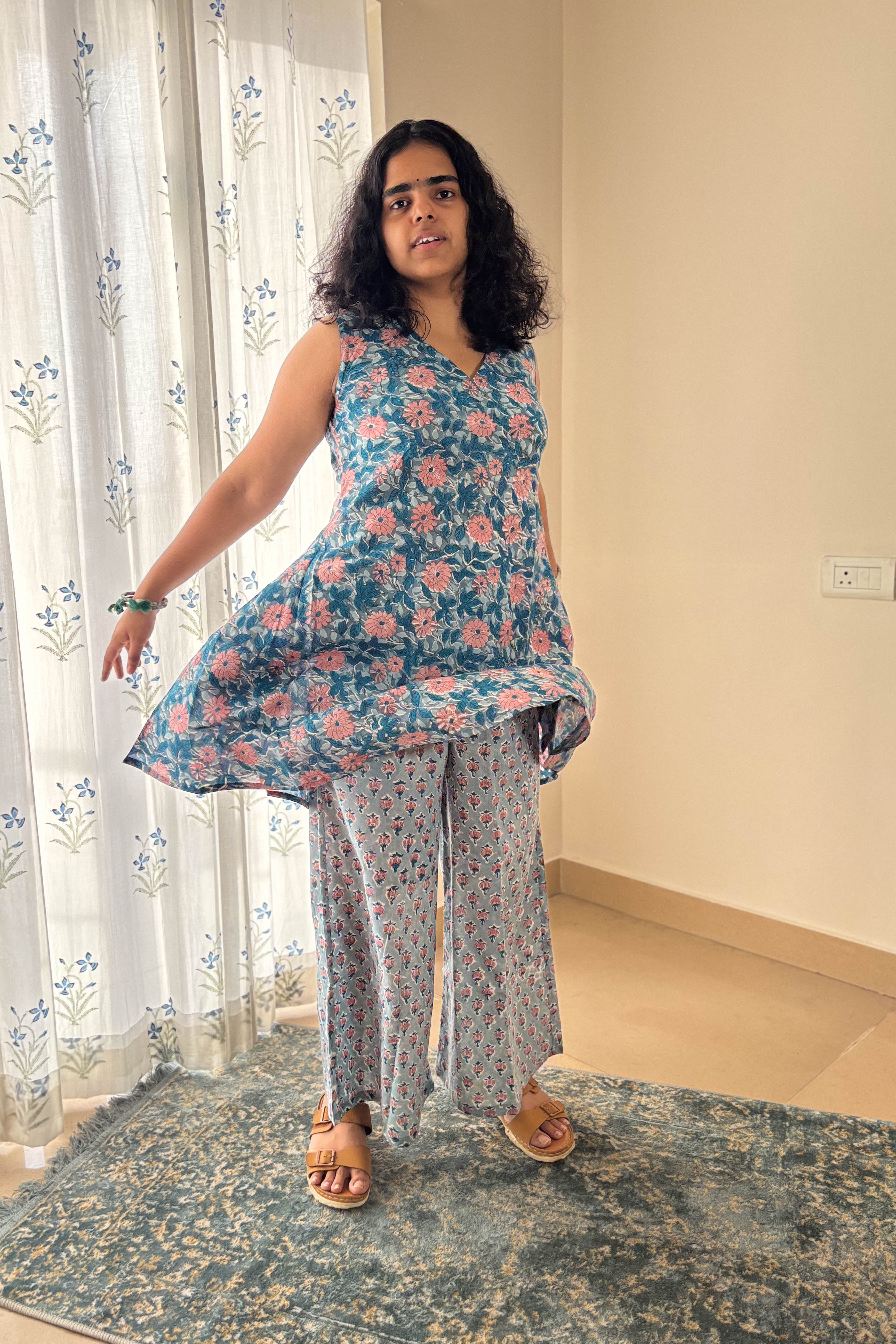 Set of 2- Asagi Sanganeri Short Top & Parallel Pants