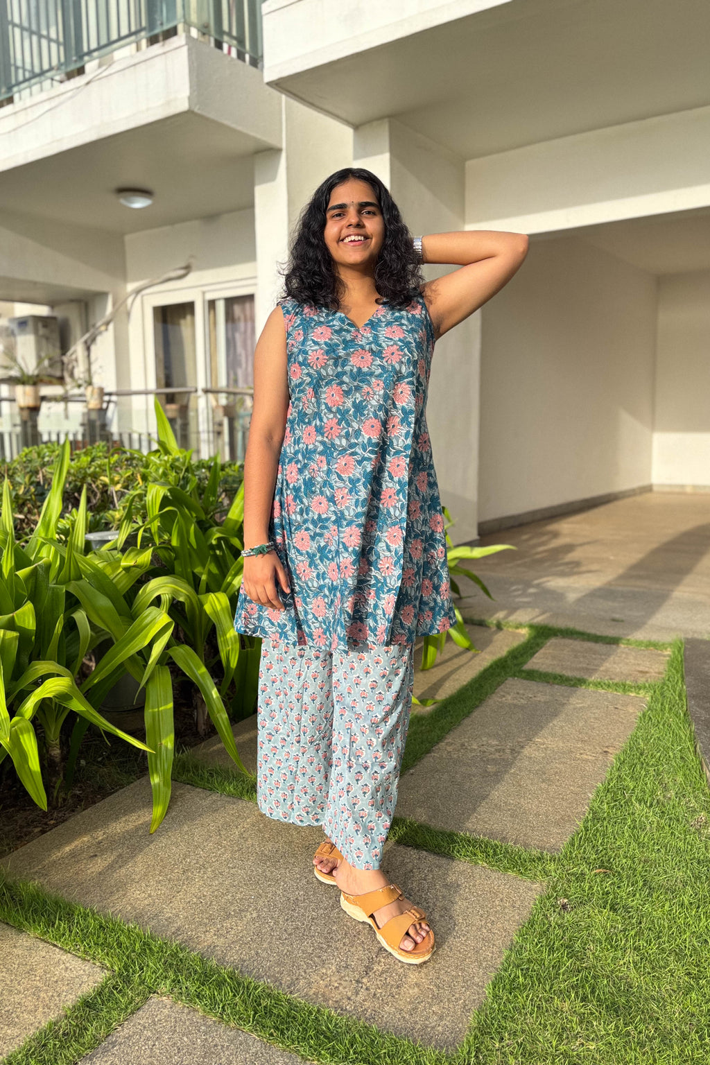 Set of 2- Asagi Sanganeri Short Top & Parallel Pants