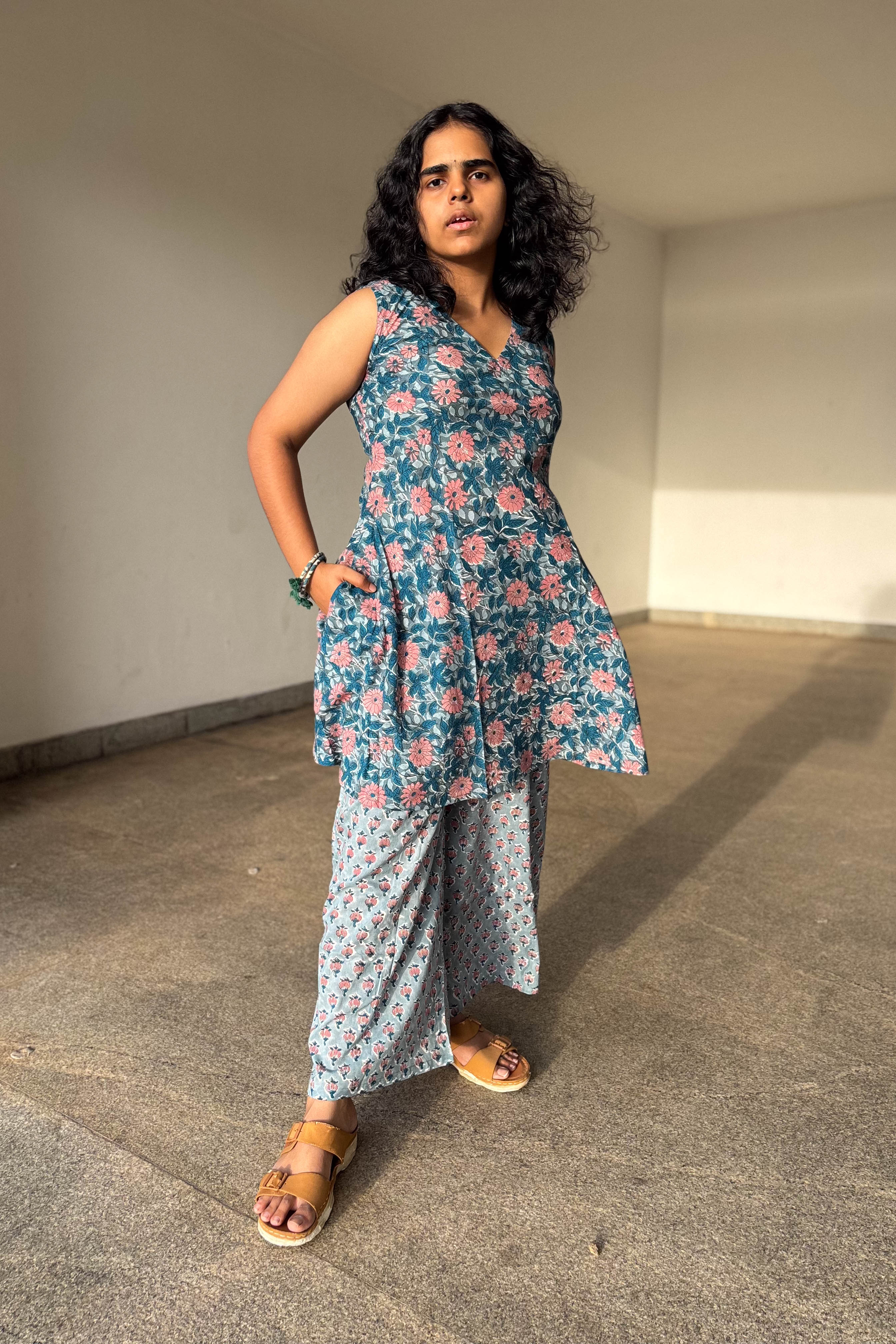 Set of 2- Asagi Sanganeri Short Top & Parallel Pants