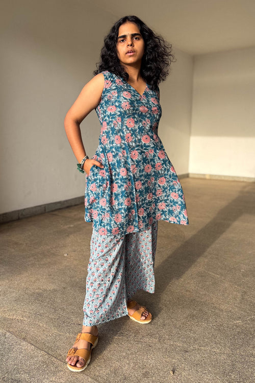 Set of 2- Asagi Sanganeri Short Top & Parallel Pants