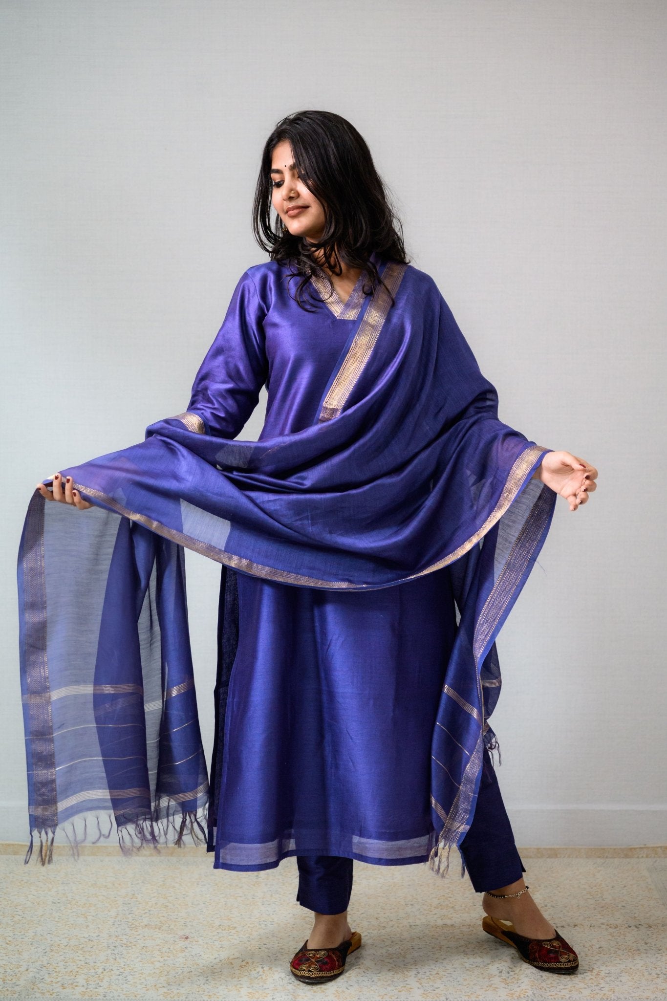 Blue Maheshwari Silk Dupatta - Lobha Deepthis