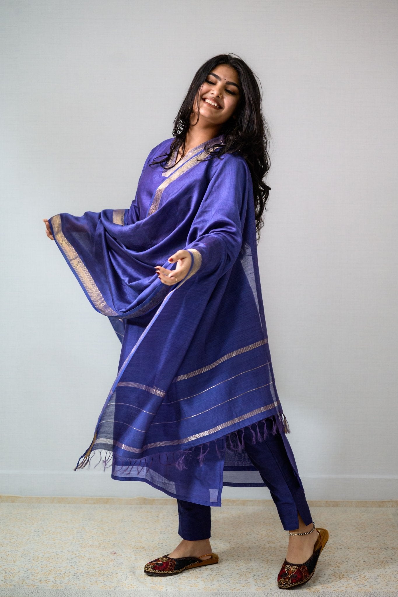 Blue Maheshwari Silk Dupatta - Lobha Deepthis