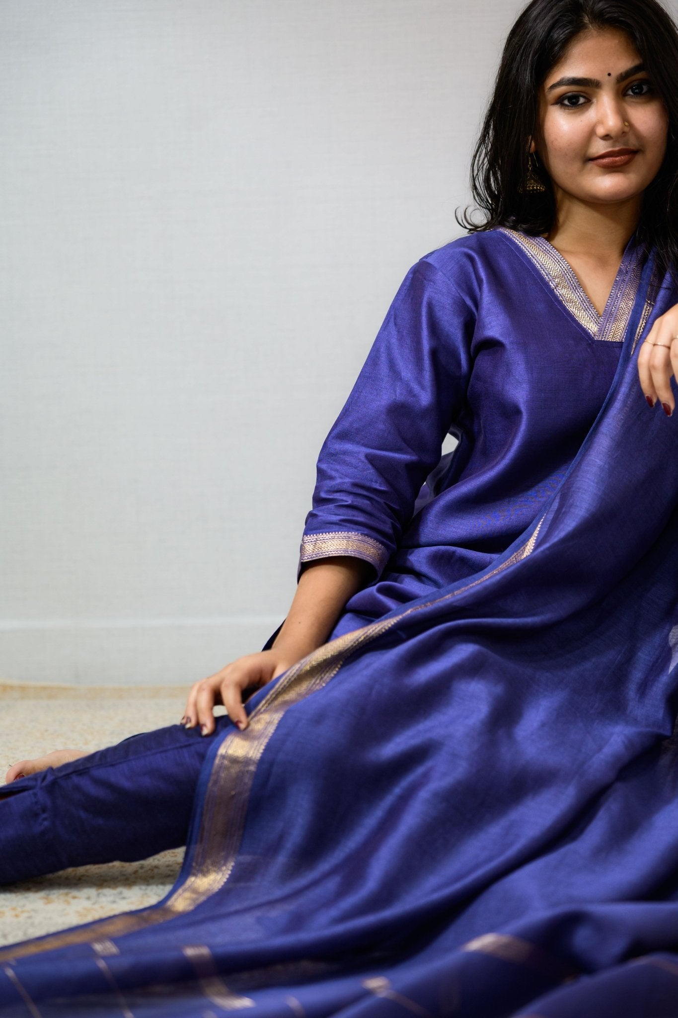 Blue Maheshwari Silk Dupatta - Lobha Deepthis
