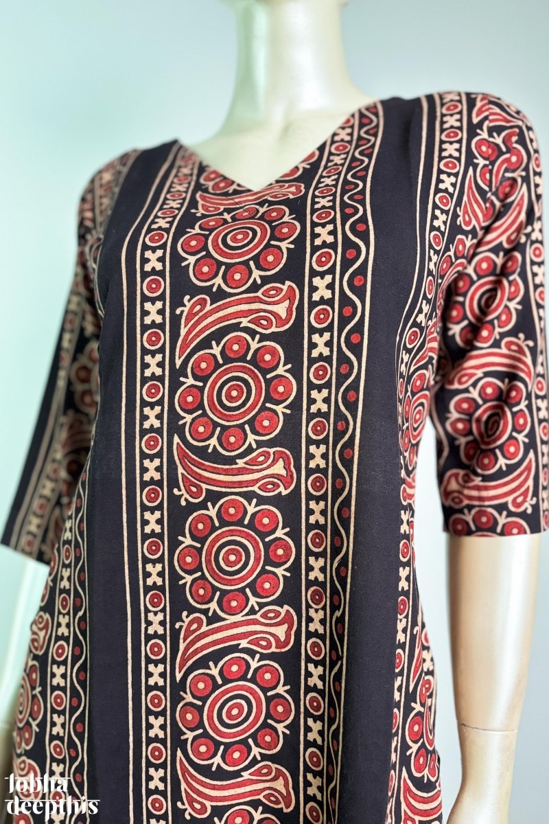 Earthen Blossoms Black Straight Kurta - Lobha Deepthis