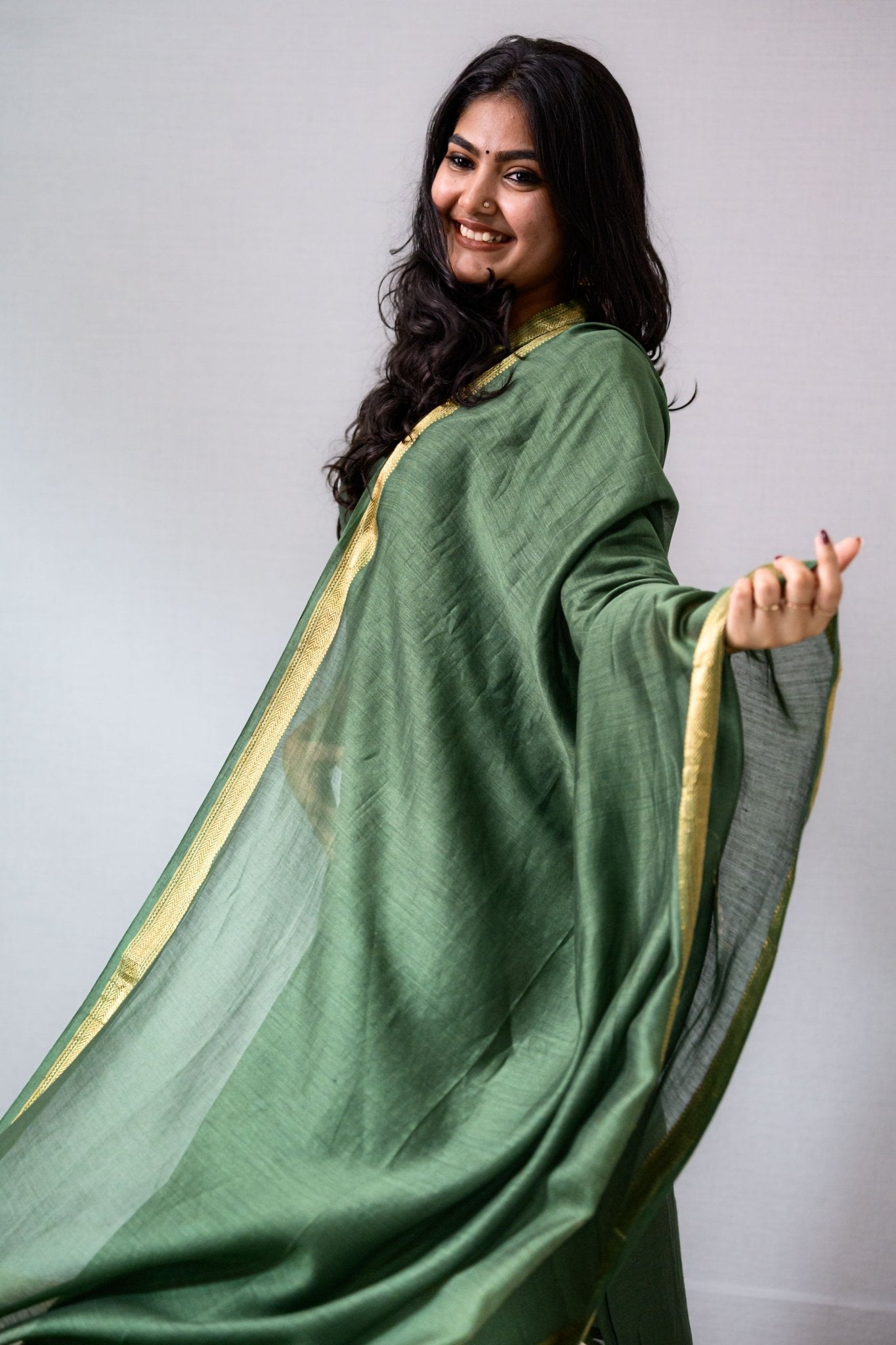 Green Maheshwari Silk Dupatta - Lobha Deepthis