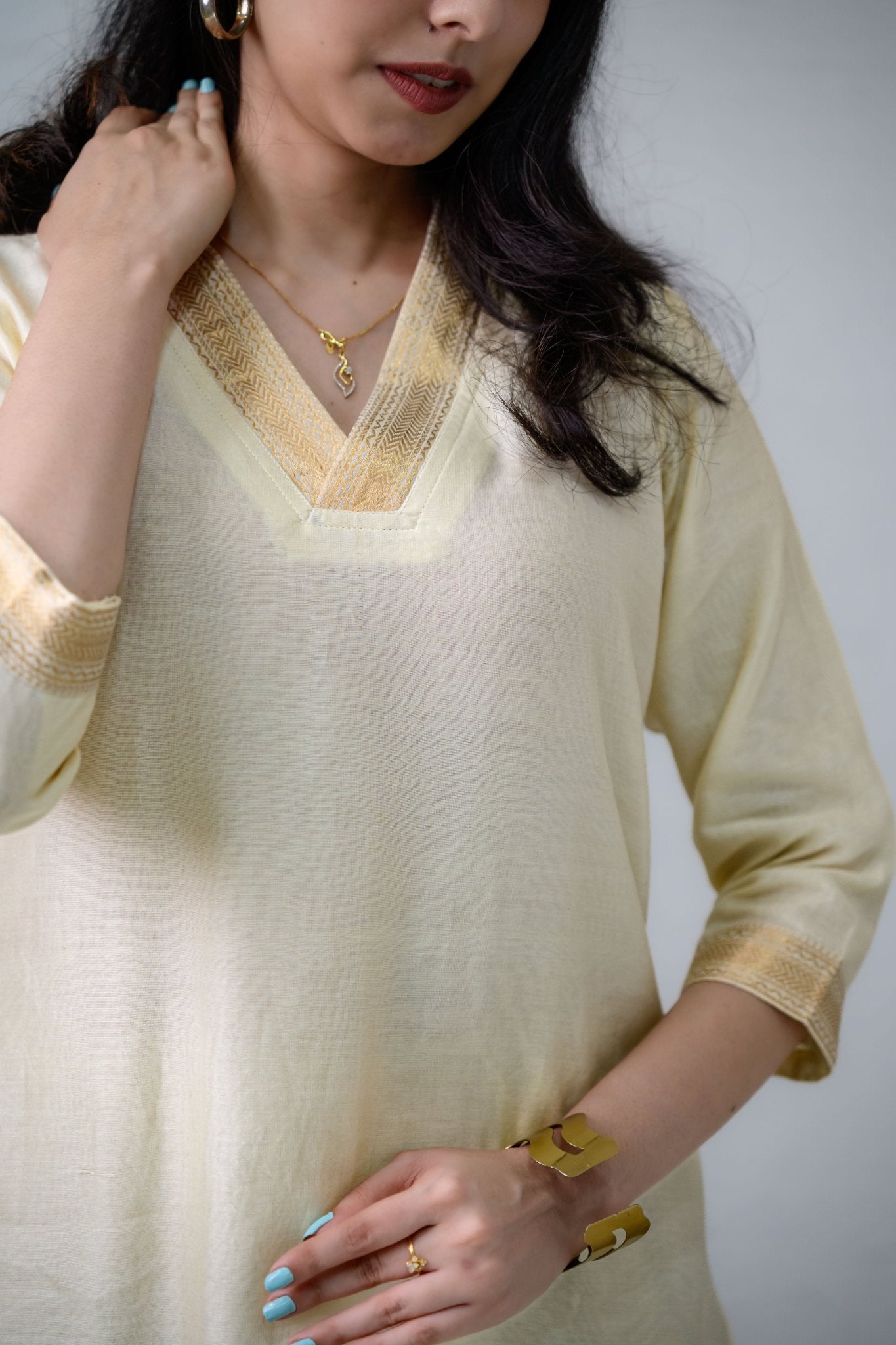 Ivory Maheshwari Silk Collar Kurta - Lobha Deepthis