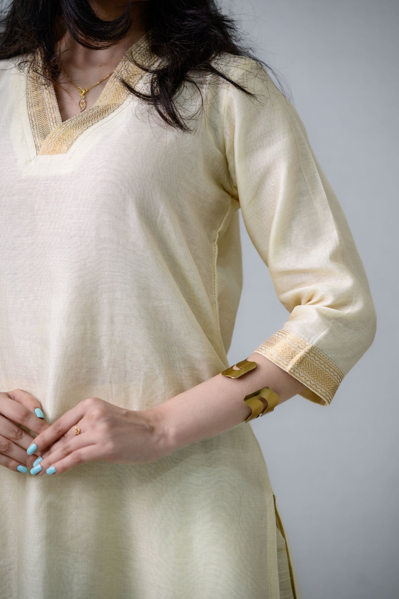 Ivory Maheshwari Silk Collar Kurta - Lobha Deepthis
