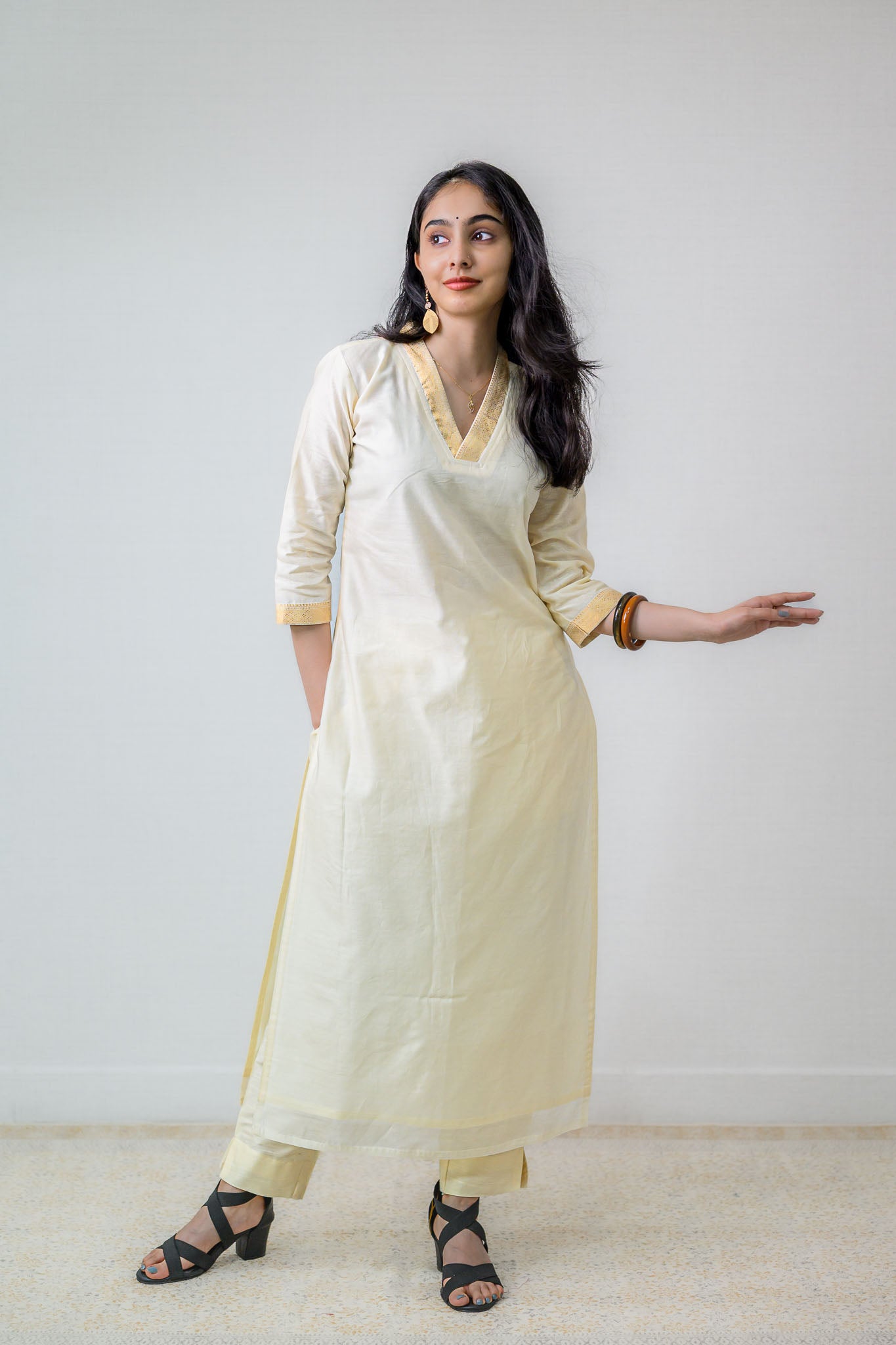 Ivory Maheshwari Silk Collar Kurta - Lobha Deepthis