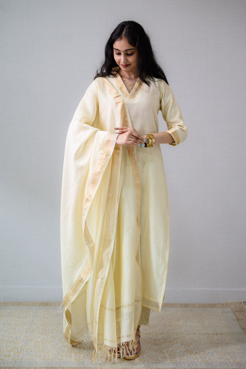 Ivory Maheshwari Silk Dupatta - Lobha Deepthis