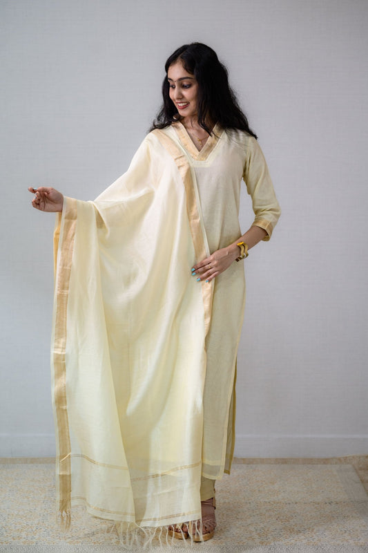 Ivory Maheshwari Silk Dupatta - Lobha Deepthis