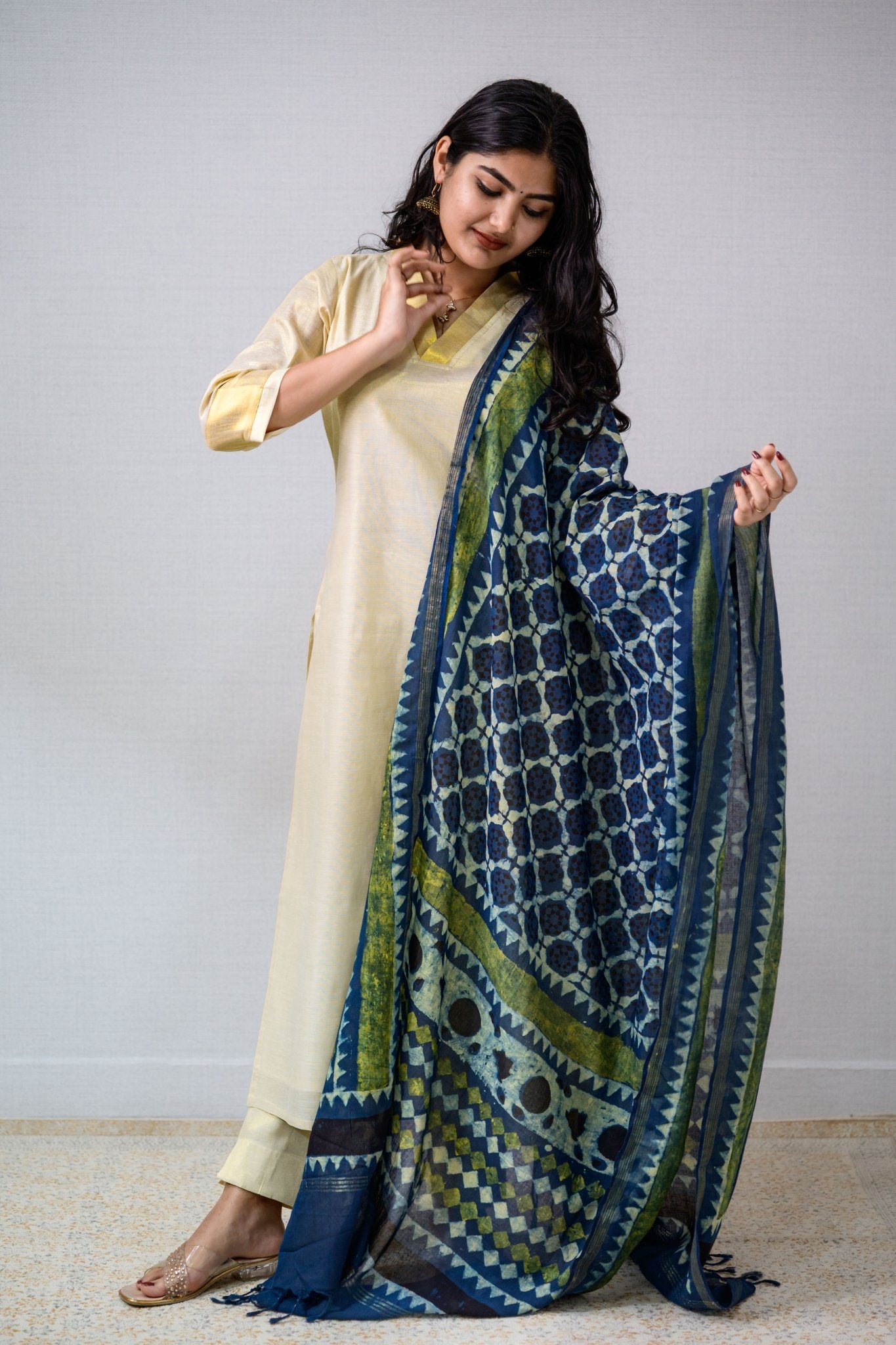 Kasavu Elegance Golden Tissue Straight Kurta - Lobha Deepthis