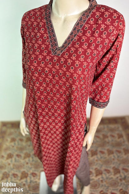 Madder Red Earthen Florets Straight Kurta - Lobha Deepthis