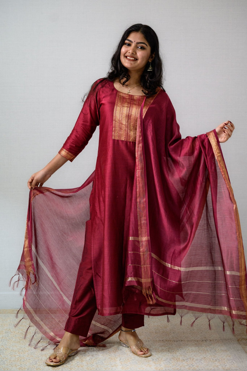 Maroon Maheshwari Silk Dupatta - Lobha Deepthis