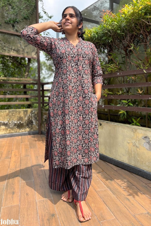 Rasbhara Black Straight Kurta - Lobha Deepthis