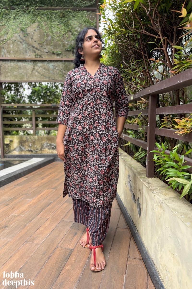 Rasbhara Black Straight Kurta - Lobha Deepthis