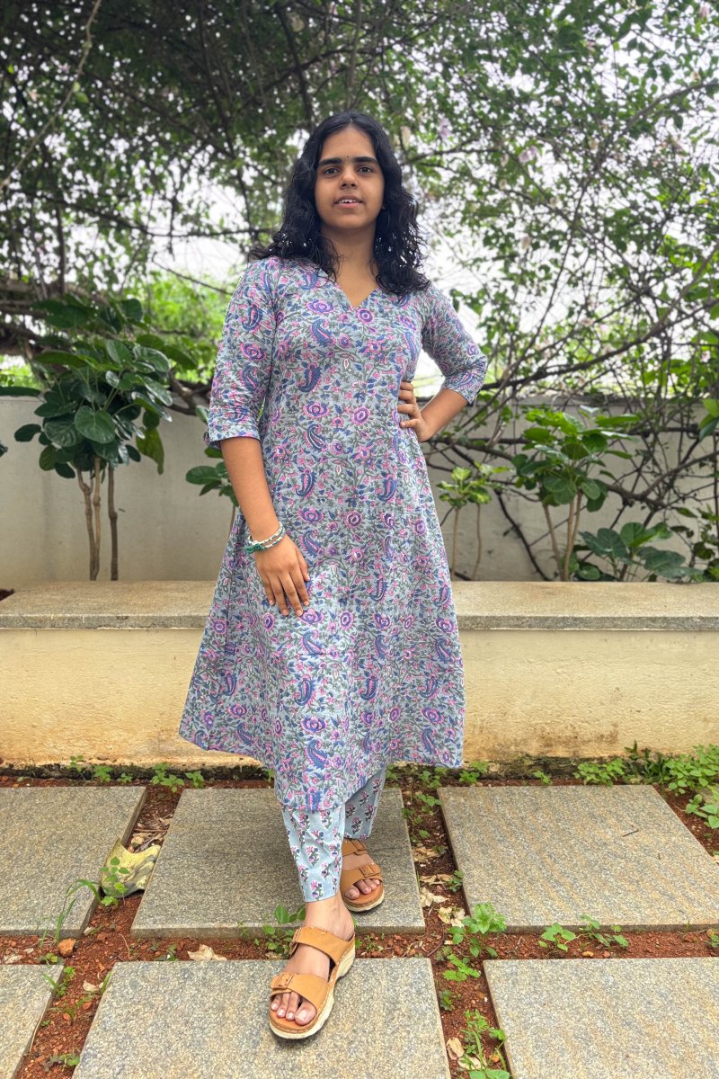 Set of 2 - Aomi Sanganeri Aline Kurta & Pants - Lobha Deepthis