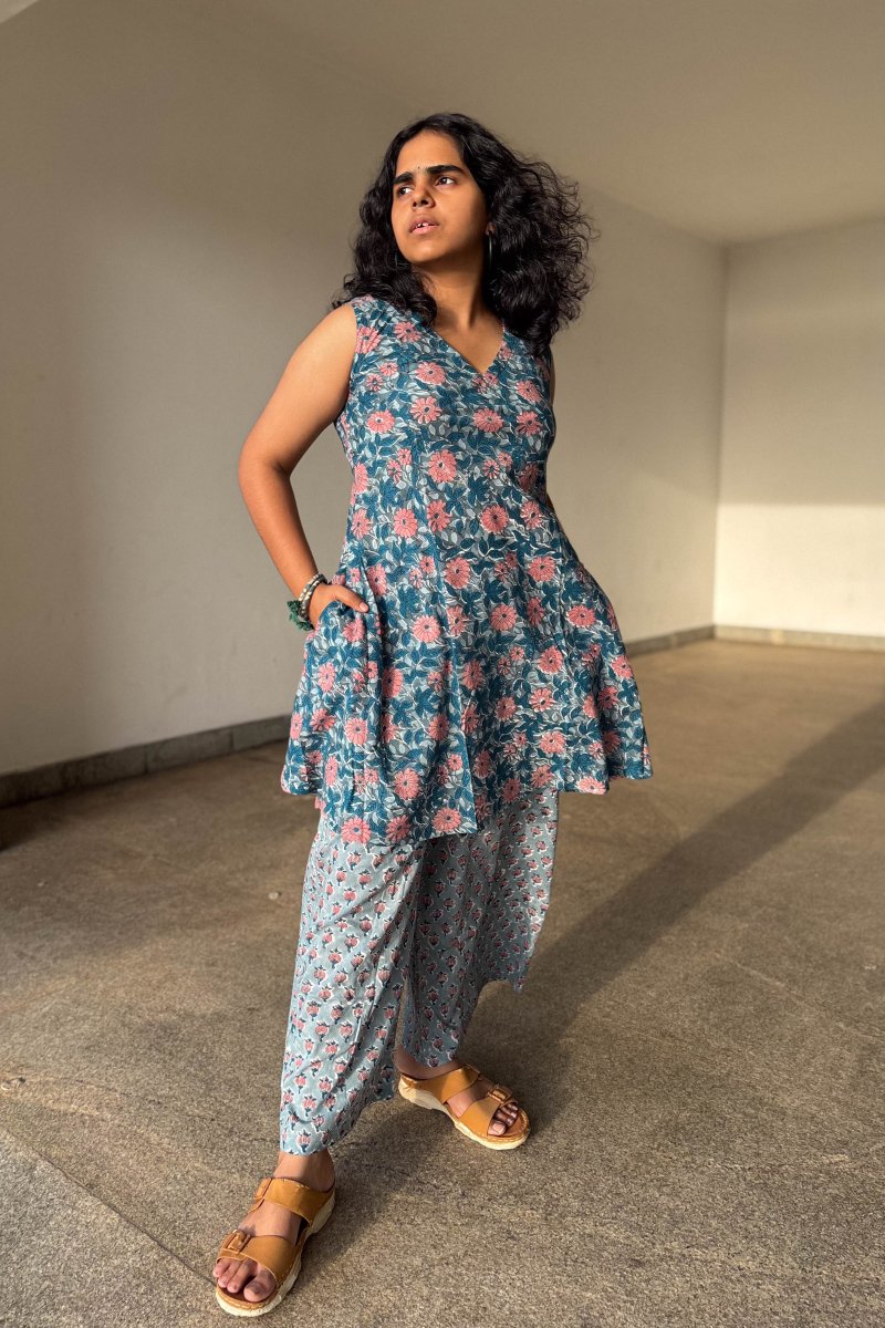 Set of 2 - Asagi Sanganeri Short Top & Parallel Pants - Lobha Deepthis