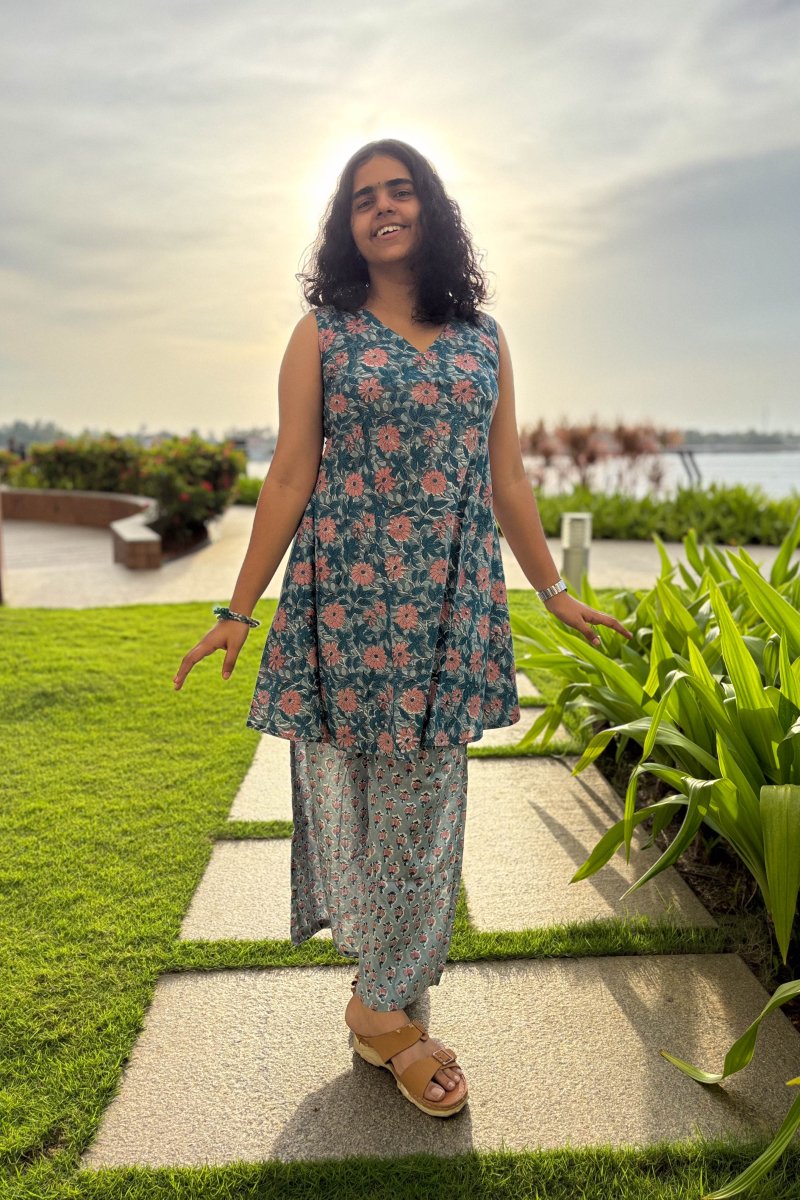 Set of 2 - Asagi Sanganeri Short Top & Parallel Pants - Lobha Deepthis