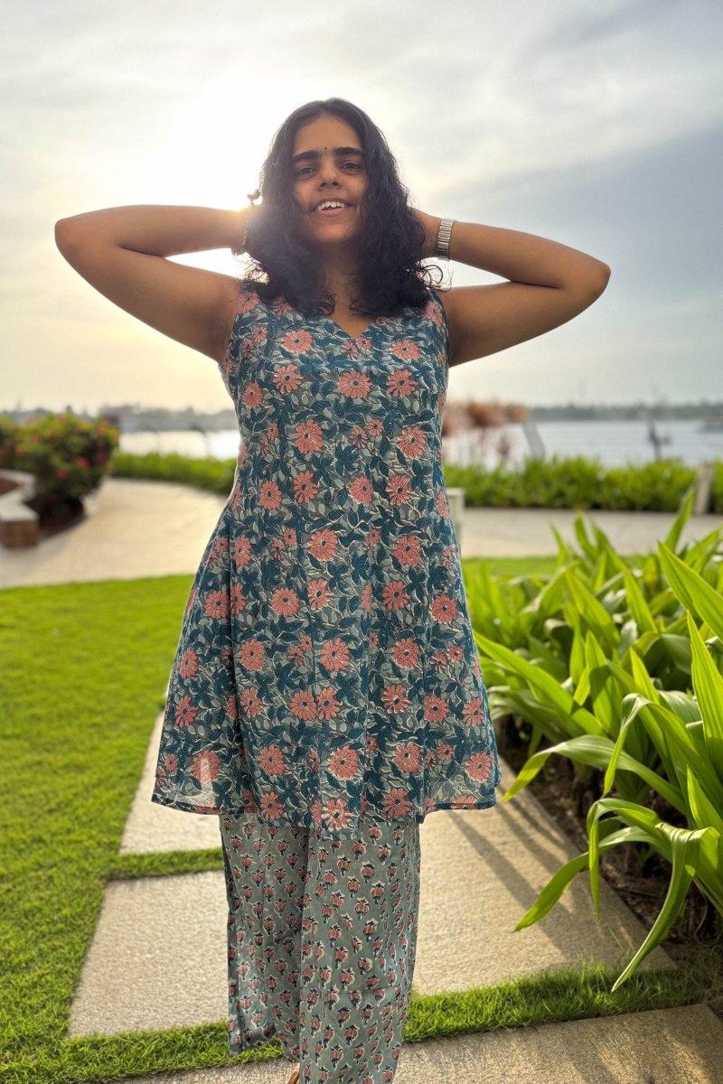 Set of 2 - Asagi Sanganeri Short Top & Parallel Pants - Lobha Deepthis