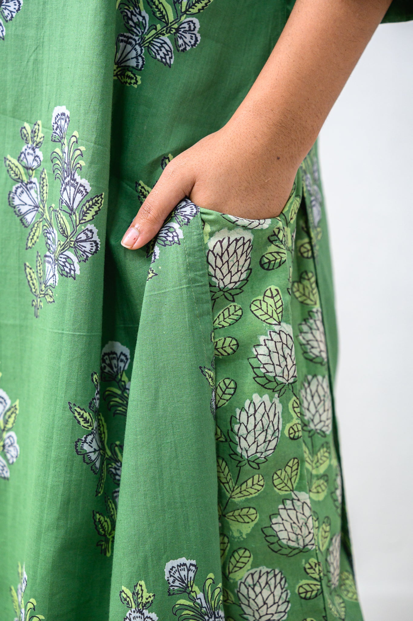 Set of 2 - Emerald Blossoms Dabu Kurta & Pants Set - Lobha Deepthis