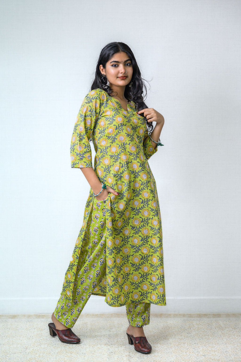 Set of 2 - Himawari Sanganeri Cotton Straight Kurta and Pants - Lobha Deepthis