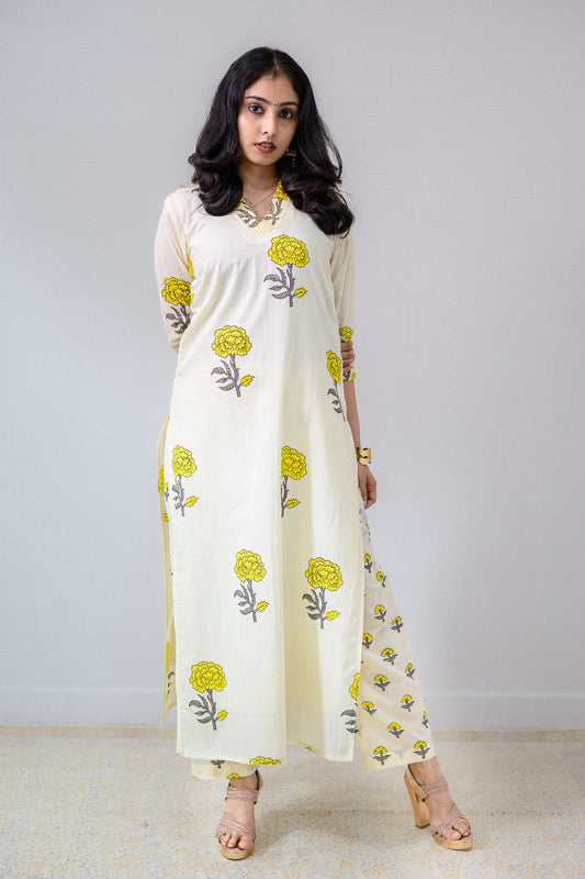 Set of 2 - Jamanthi on Cream Sanganeri Kurta and Pants - Lobha Deepthis