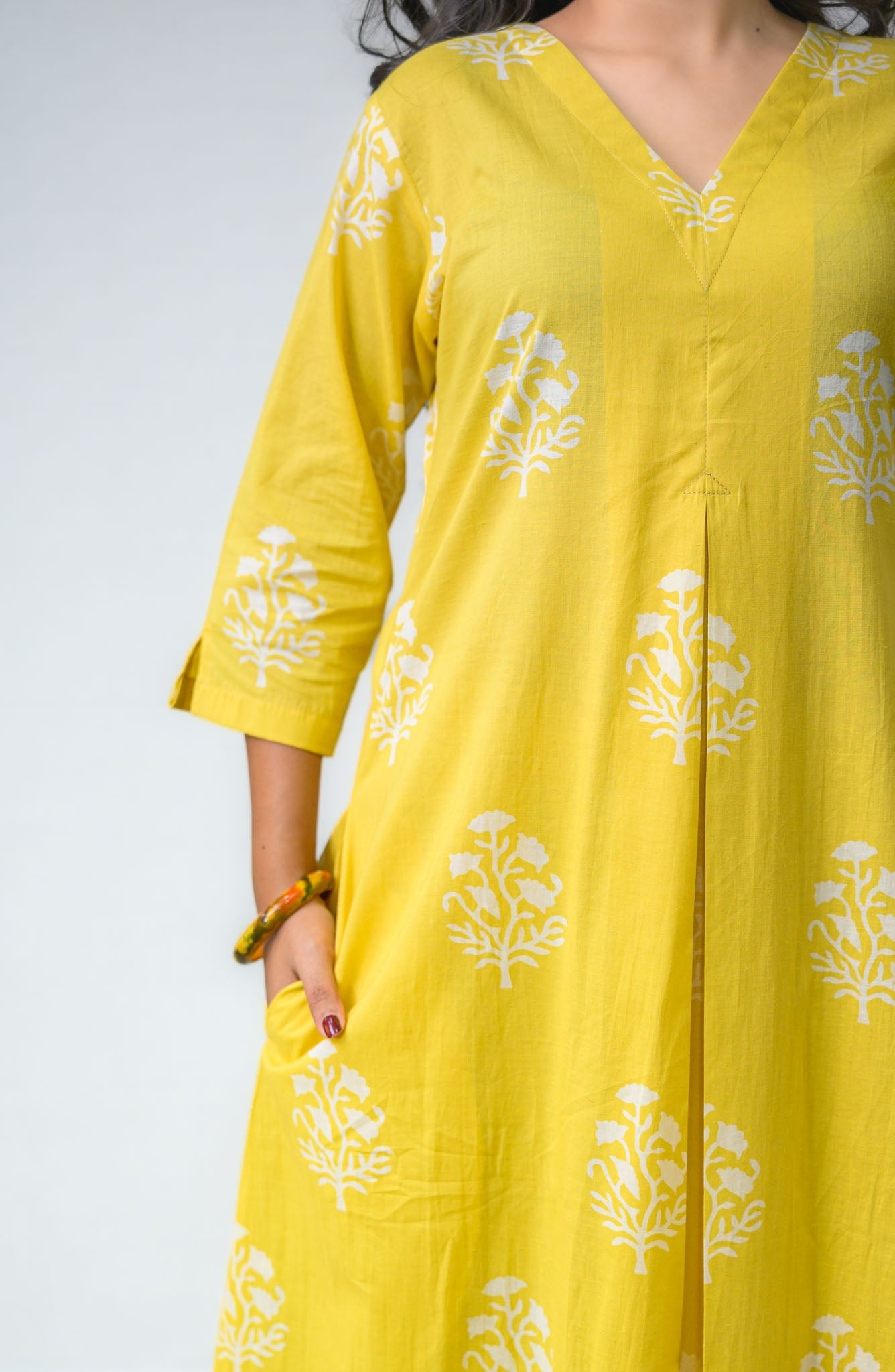 Set of 2 - Jamanthi on Yellow Sanganeri Kurta & Pants Set - Lobha Deepthis