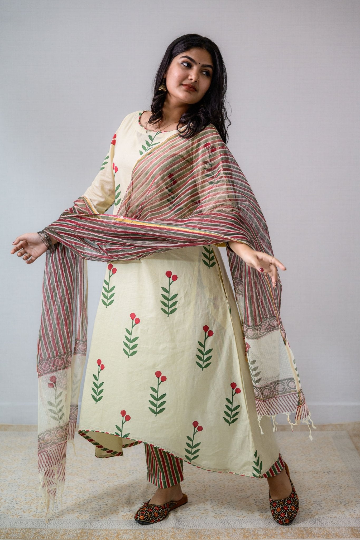 Set of 2 - Rose Buds on Cream High Low Kurta & Pants Set - Lobha Deepthis