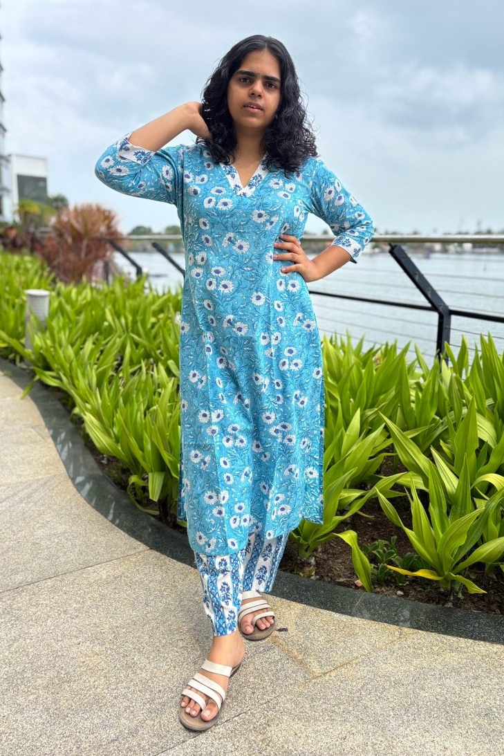 Set of 2- Sorai Sanganeri Straight Kurta & Straight Pants