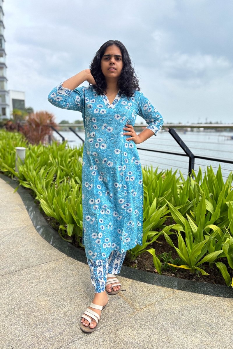 Set of 2 - Sorai Sanganeri Straight Kurta & Straight Pants - Lobha Deepthis