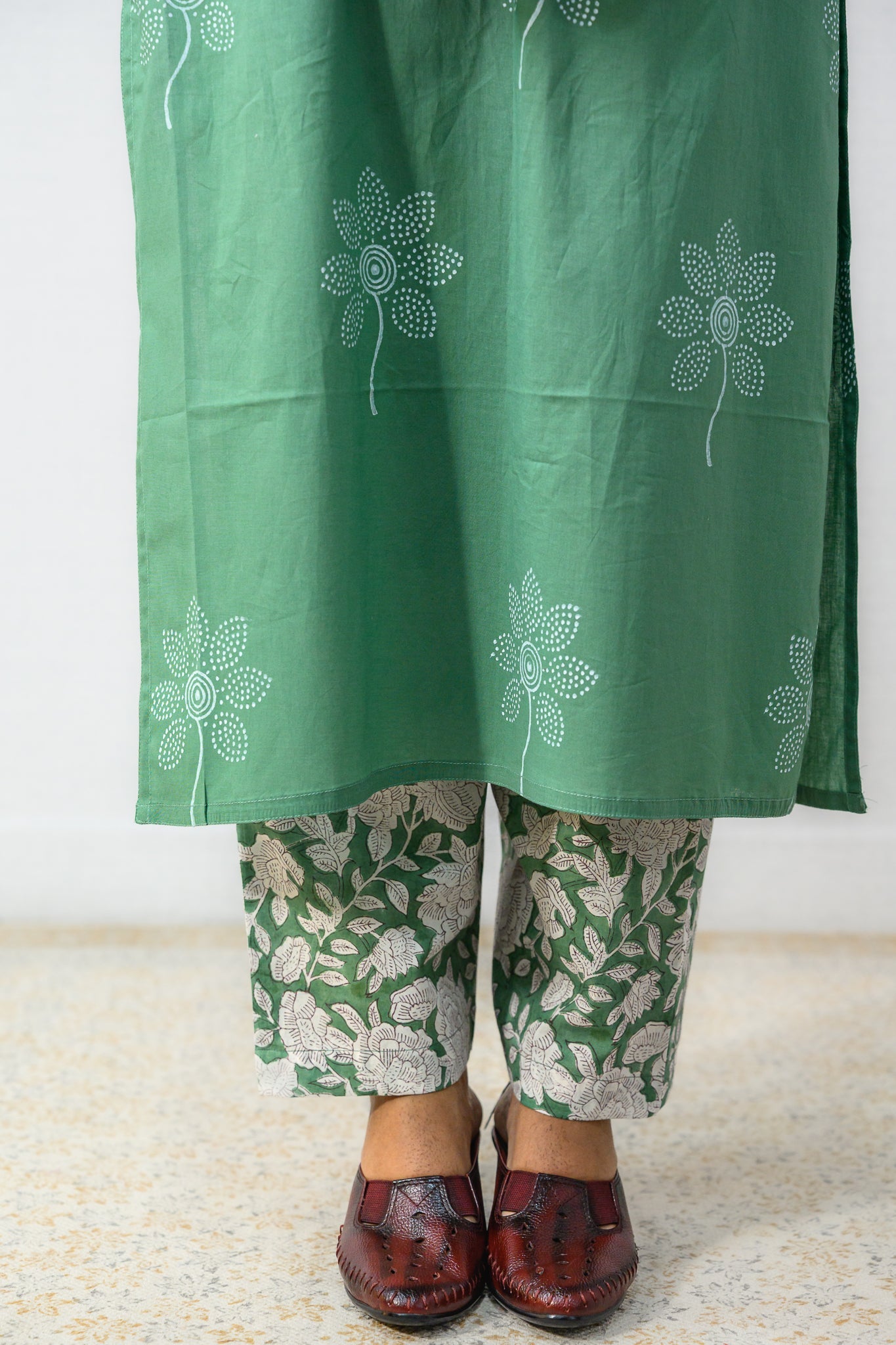 Set of 2 - Willlow Sanganeri Cotton Kurta & Pants Set - Lobha Deepthis