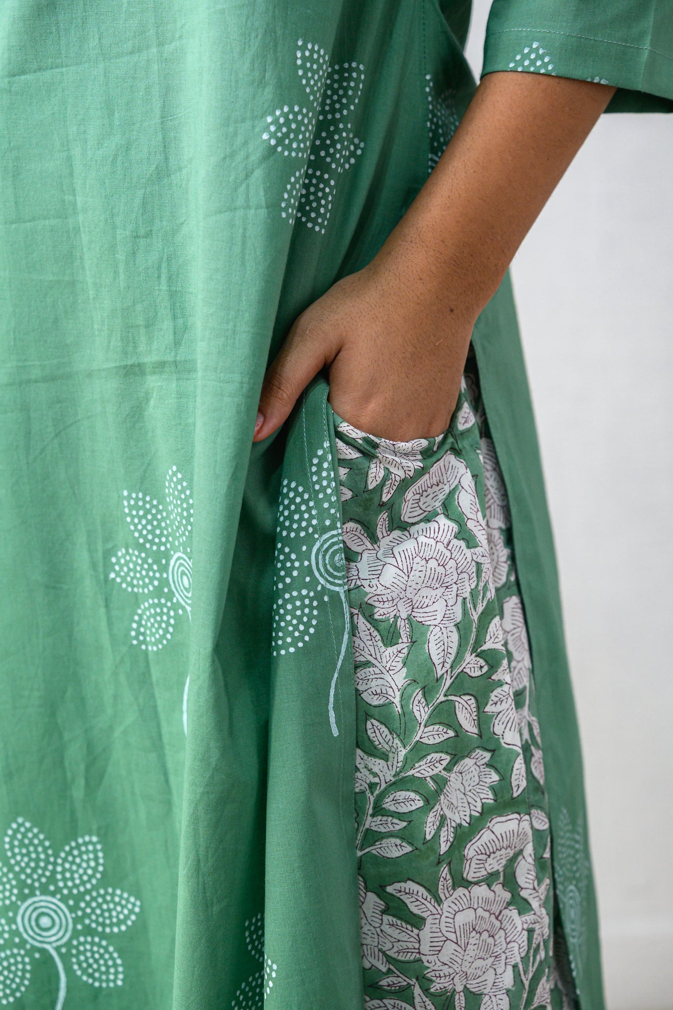 Set of 2 - Willlow Sanganeri Cotton Kurta & Pants Set - Lobha Deepthis