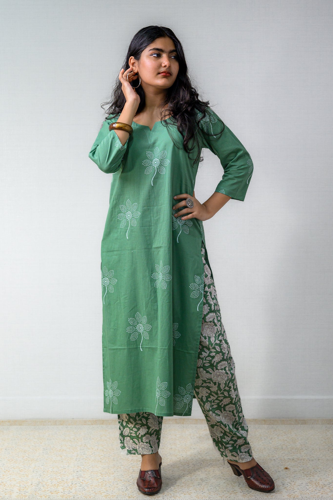 Set of 2 - Willlow Sanganeri Cotton Kurta & Pants Set - Lobha Deepthis